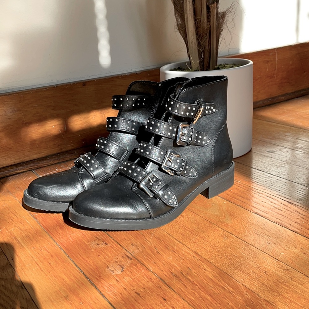 Combat boots